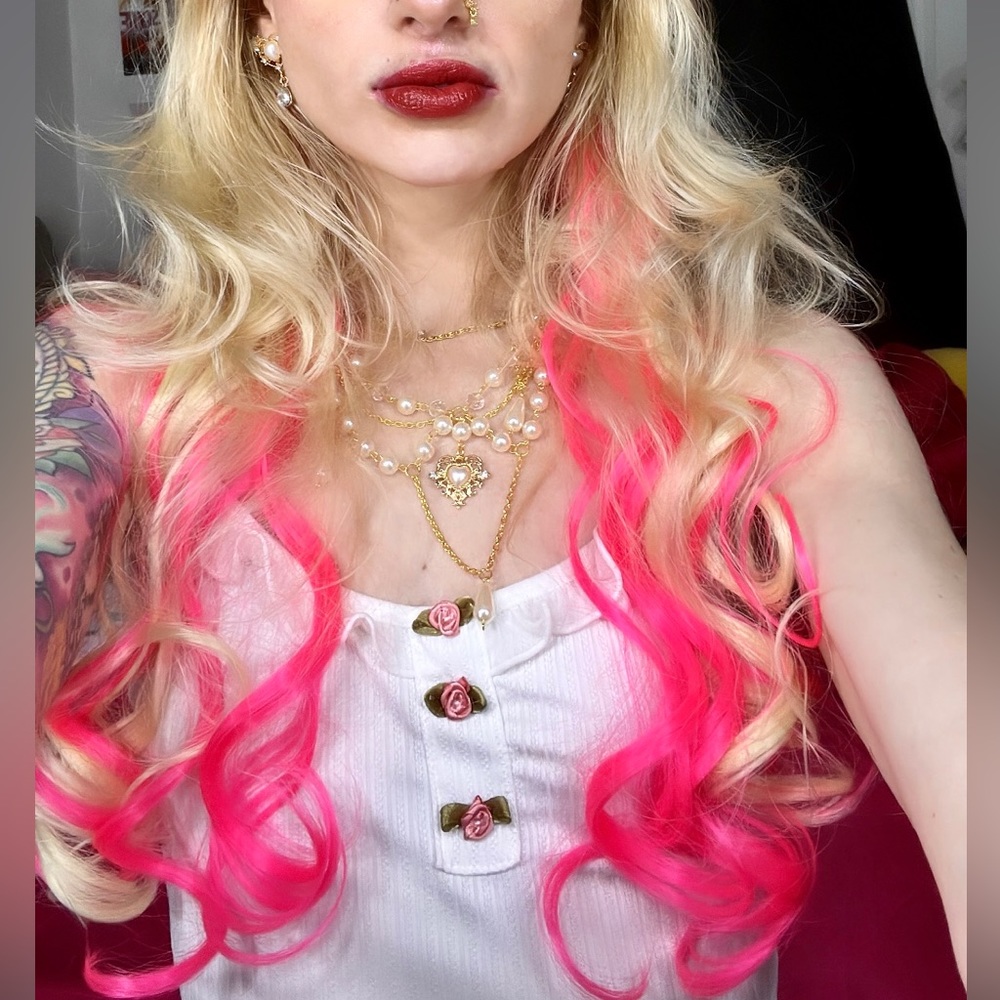 Blonde & hot pink curly extensions